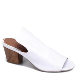 Bueno Women's Cara Heeled Sandal In White